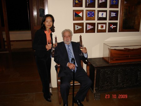 Η κυρία Brenda Wang με τον κύριο Μερκούρη